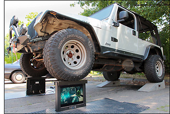 Jeep supported by two General Digital monitors Photo of Jeep supported by two General Digital monitors